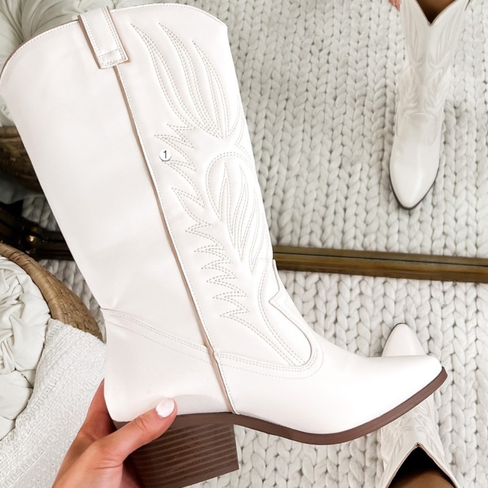 short cream cowgirl boots